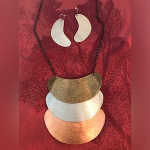 3 tone necklace and earrings
